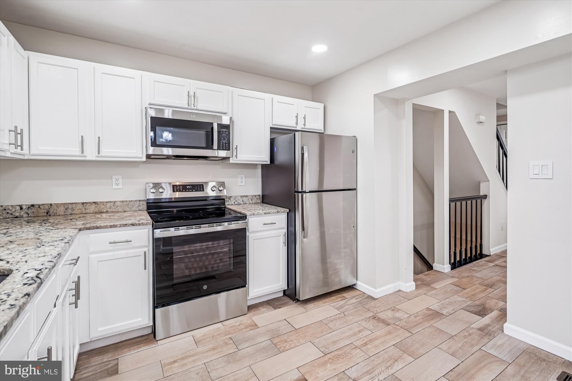 Real estate listing preview #14