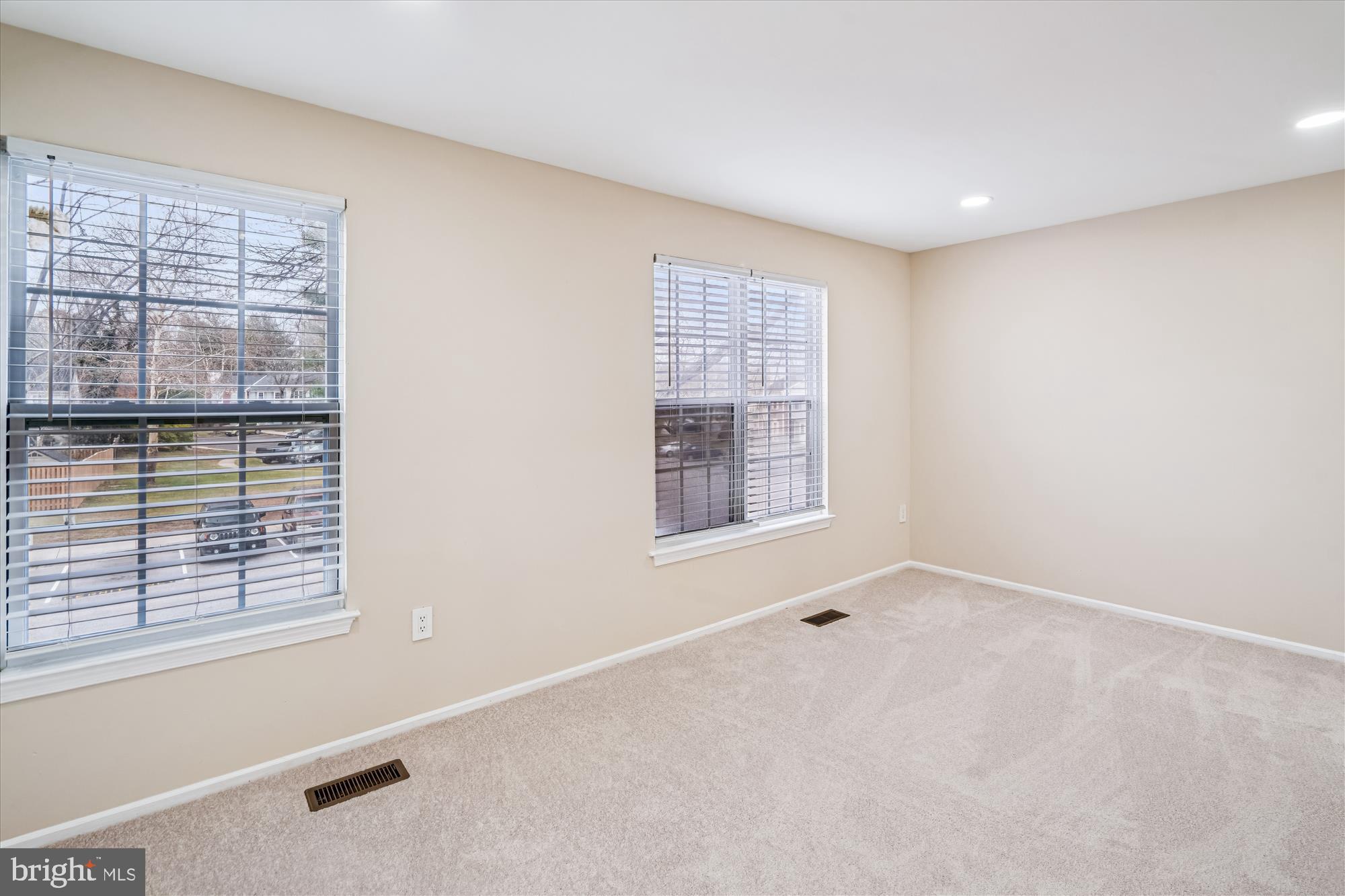 Real estate listing preview #16