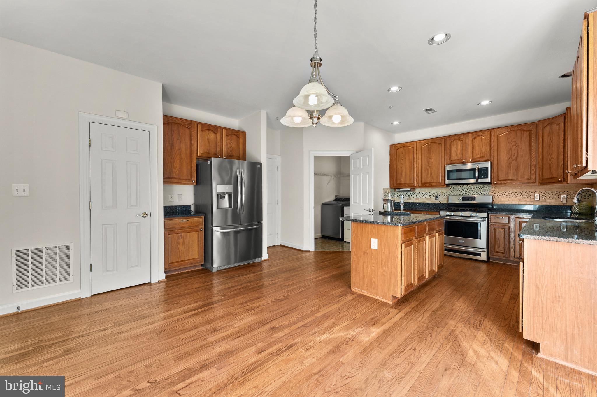 Real estate listing preview #14