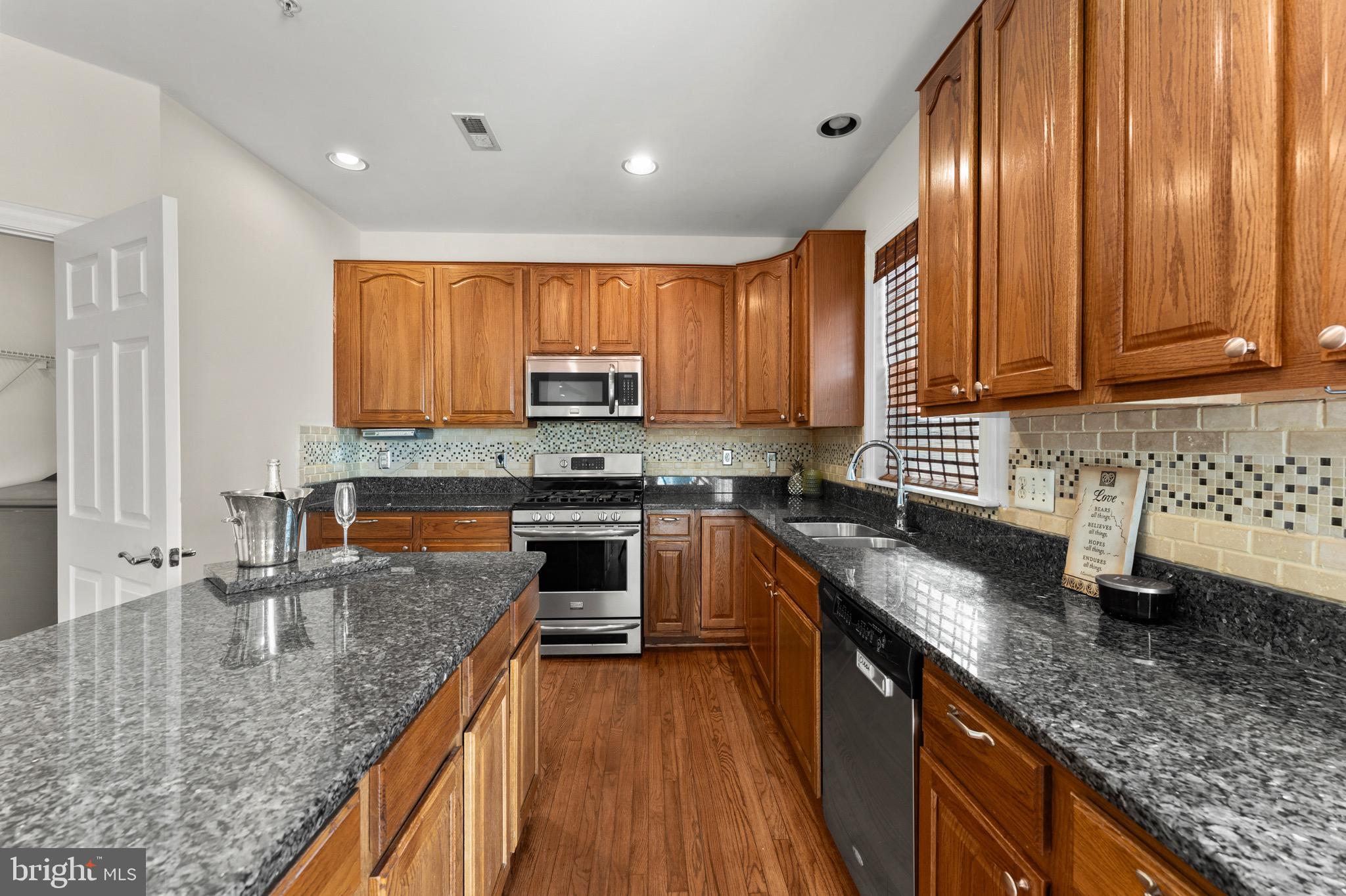 Real estate listing preview #13