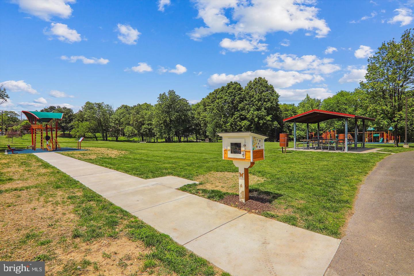 Real estate listing preview #24