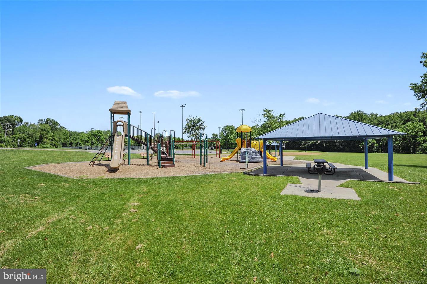 Real estate listing preview #28