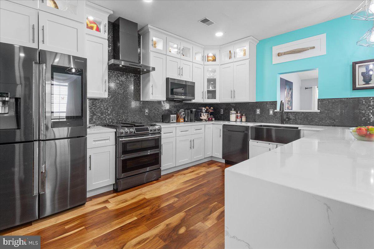 Real estate listing preview #14