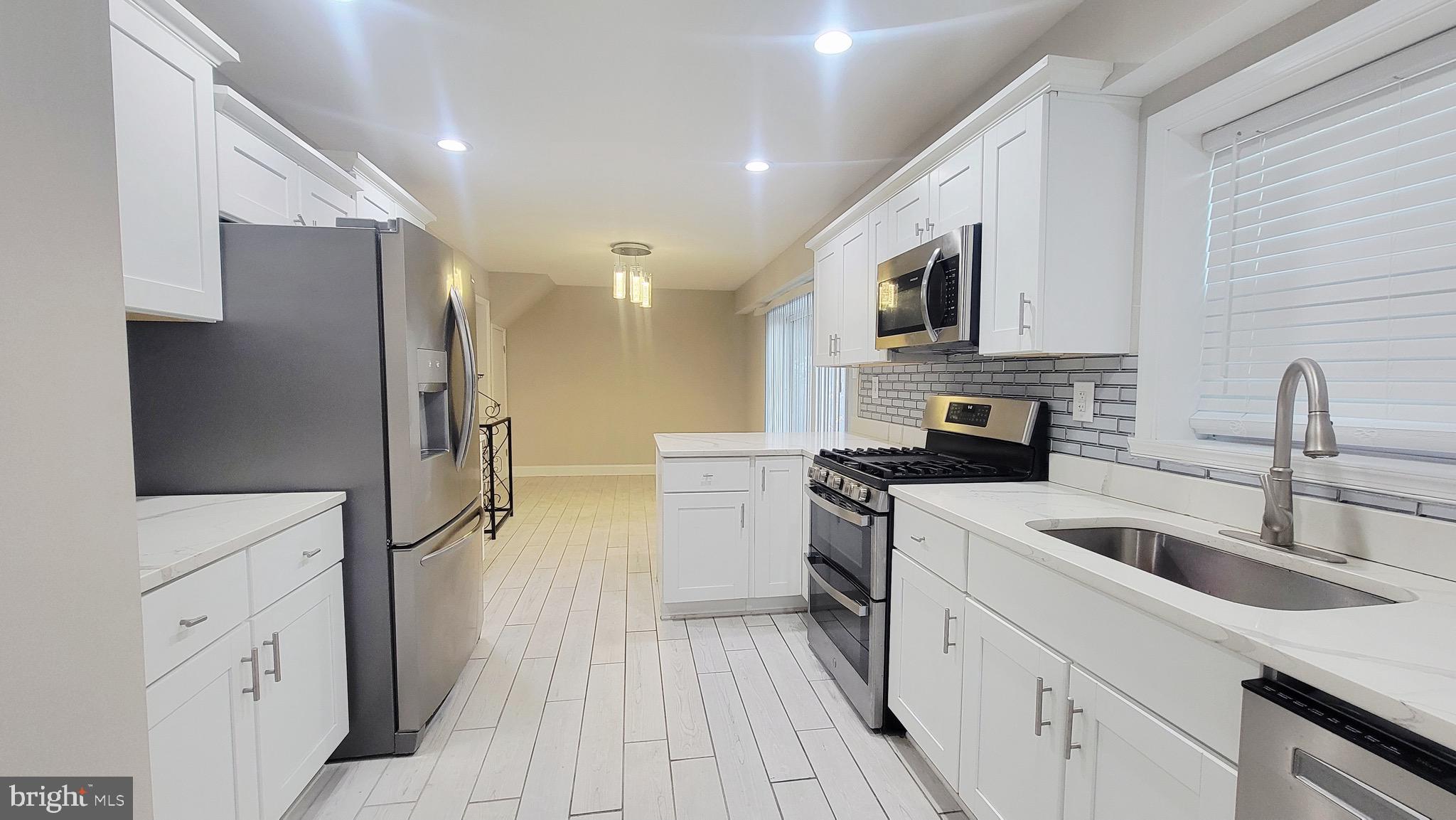 Real estate listing preview #3