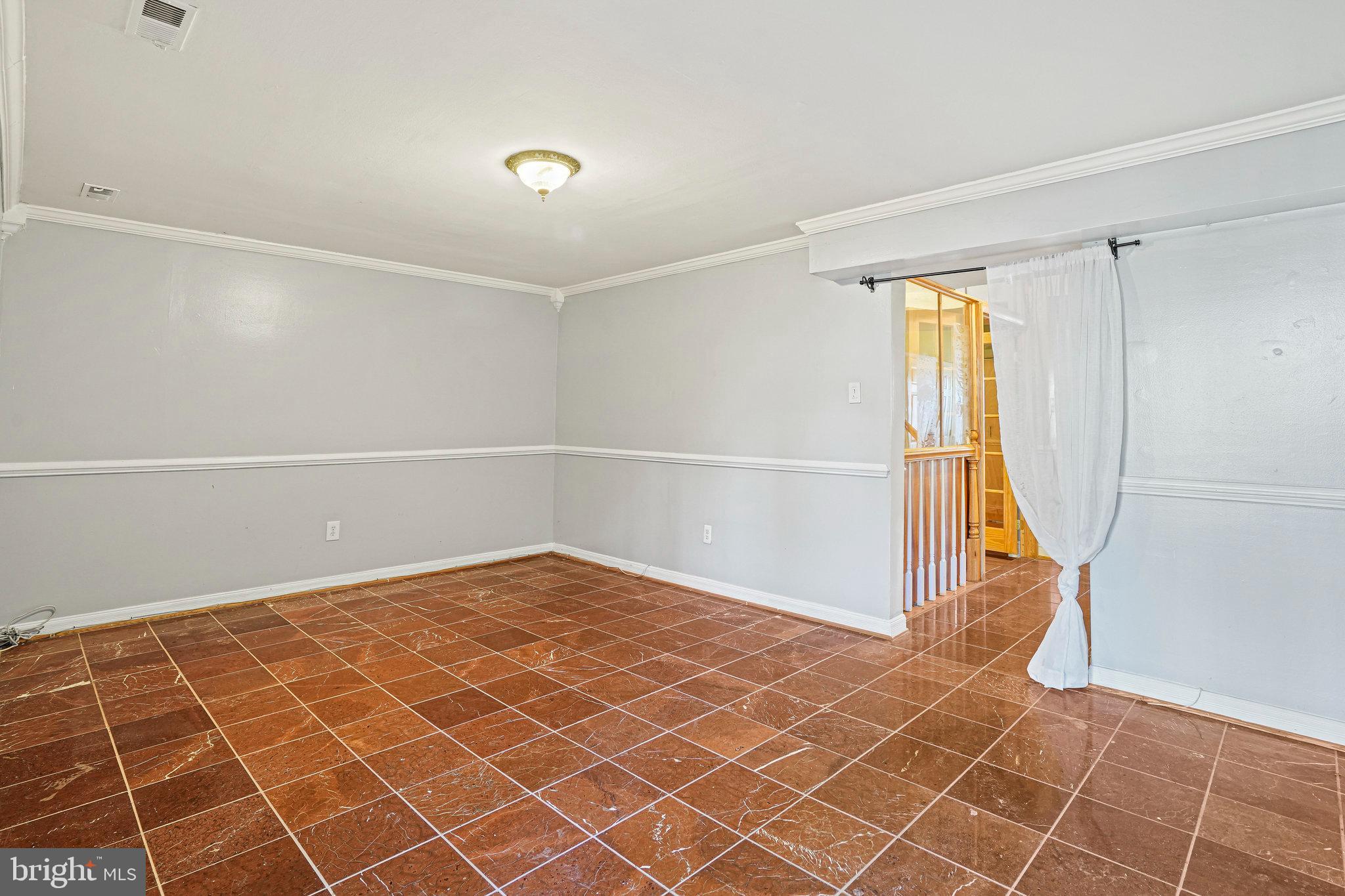 Real estate listing preview #12