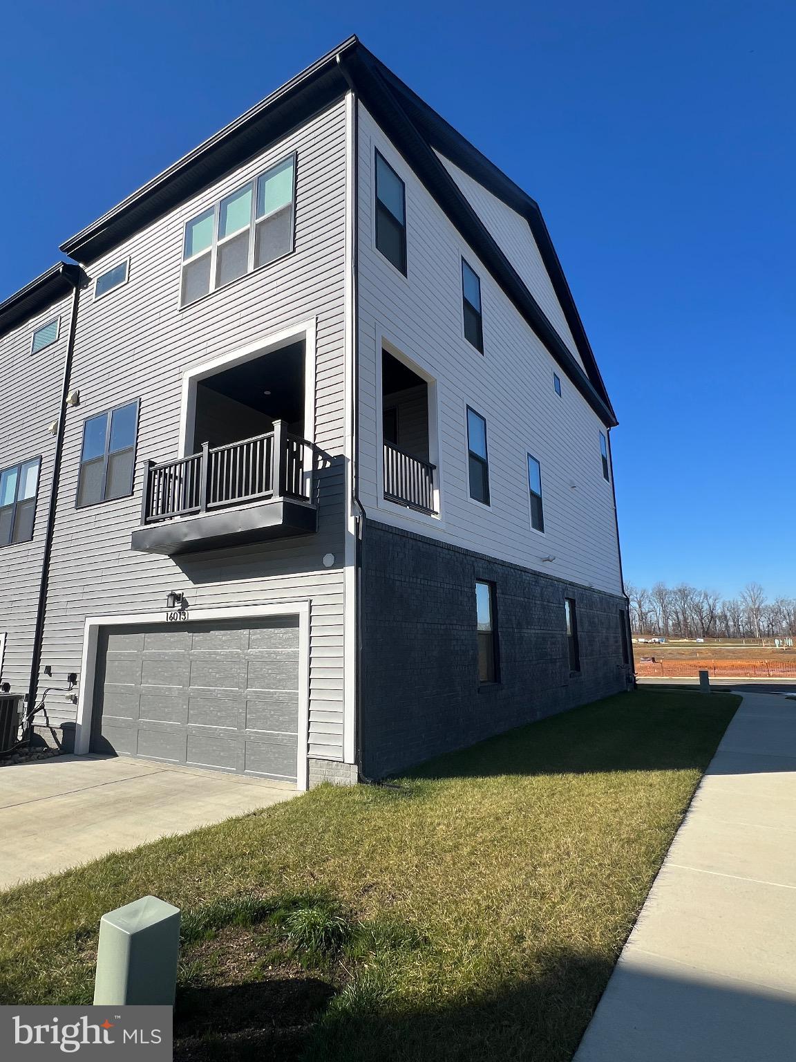 Real estate listing preview #4