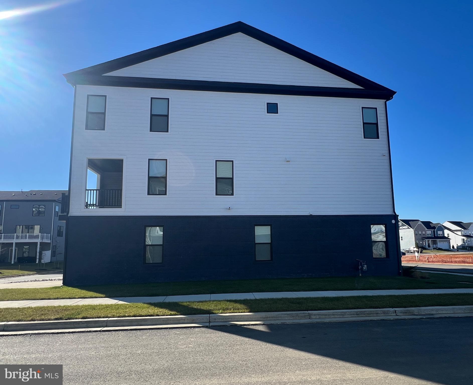 Real estate listing preview #3