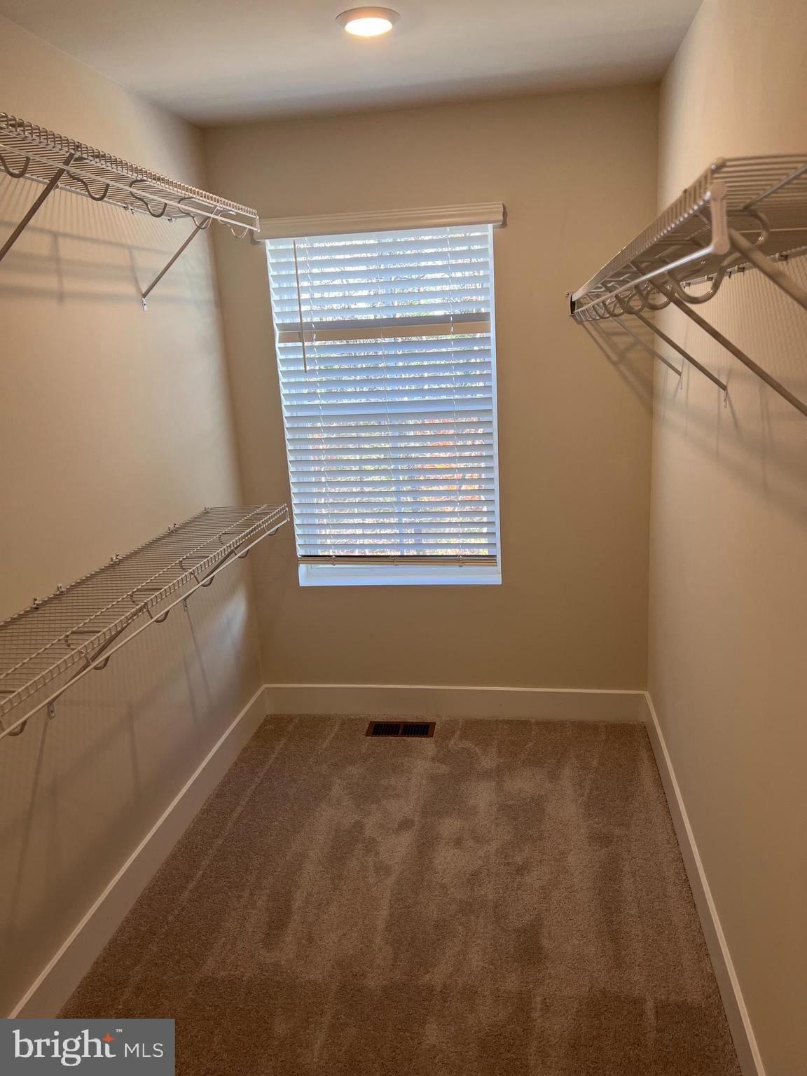 Real estate listing preview #3