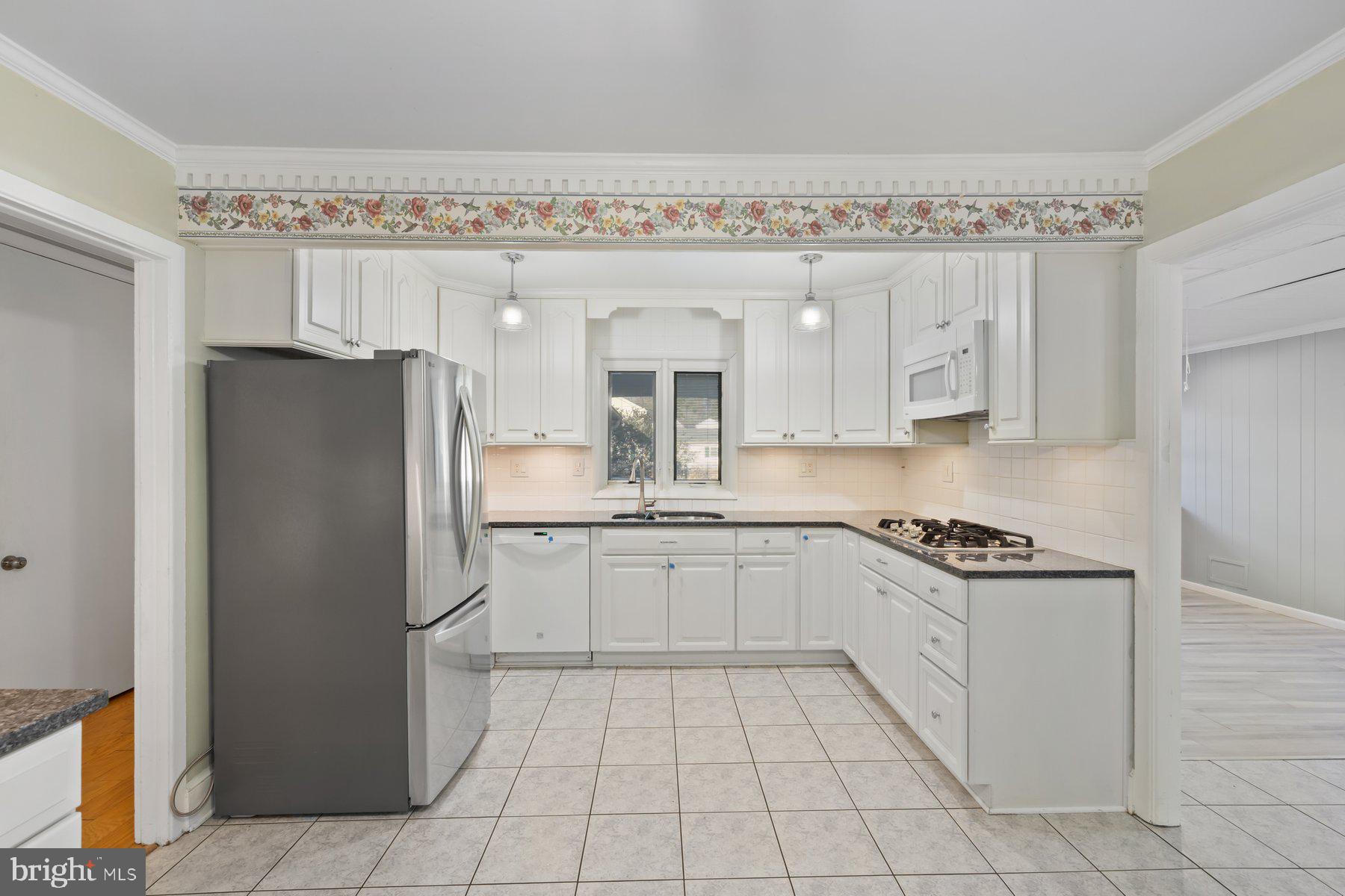 Real estate listing preview #14