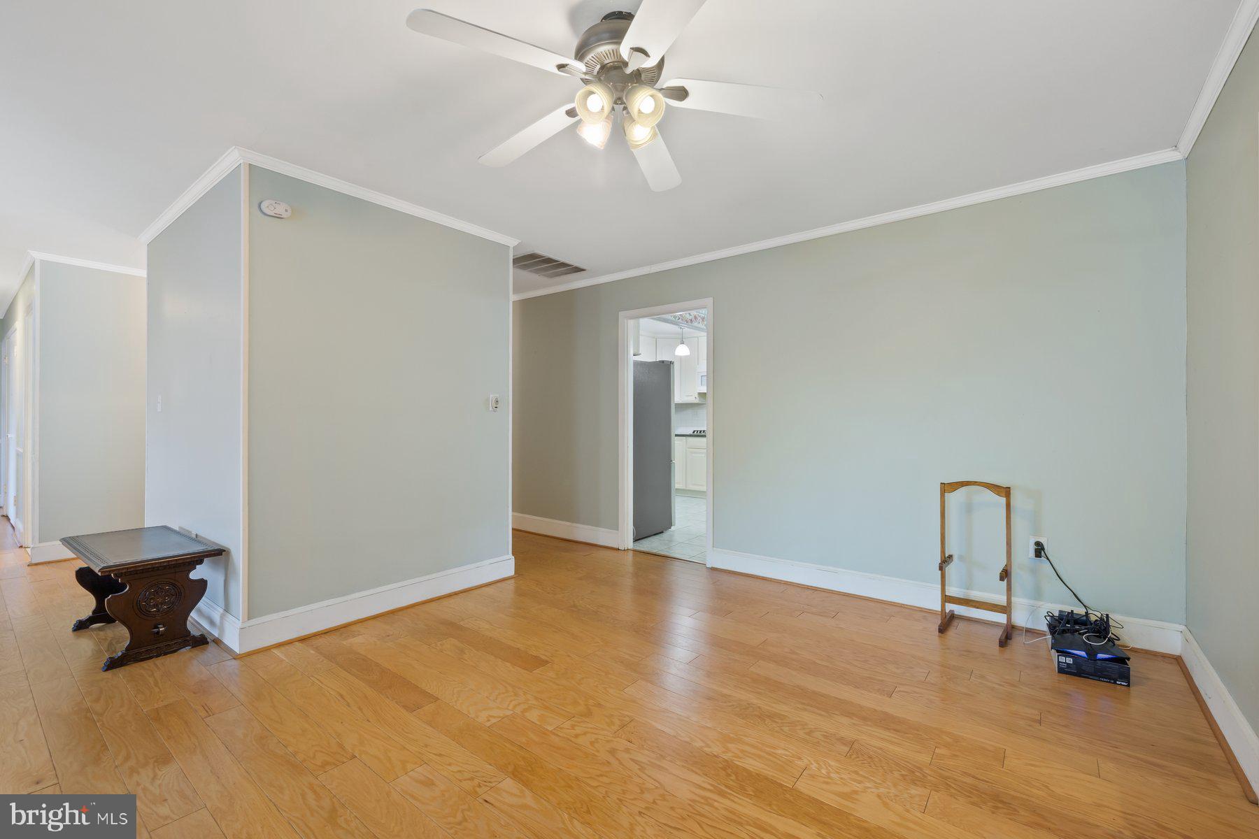 Real estate listing preview #8