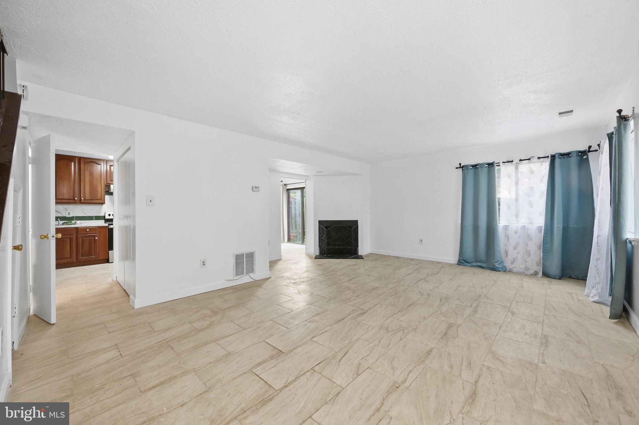 Real estate listing preview #8