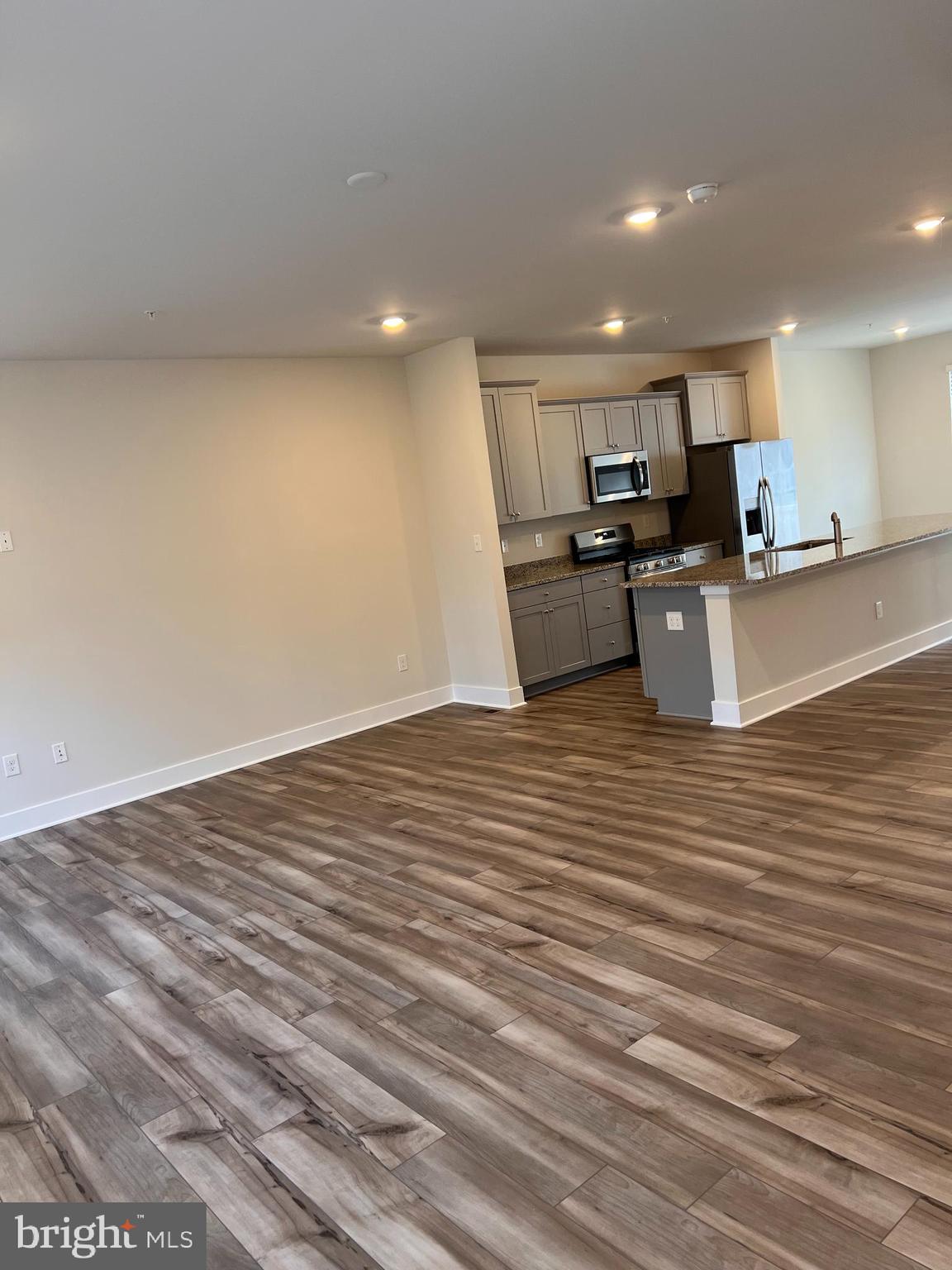 Real estate listing preview #16