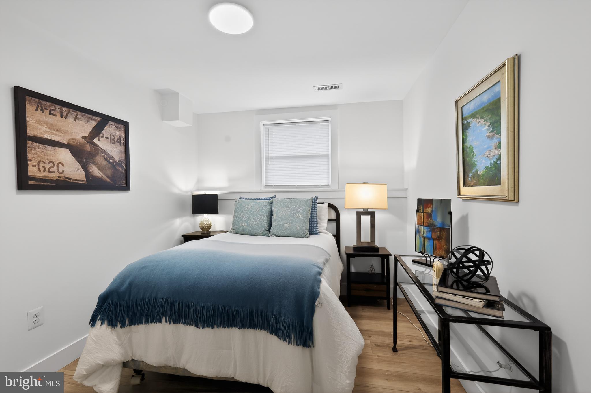 Real estate listing preview #16