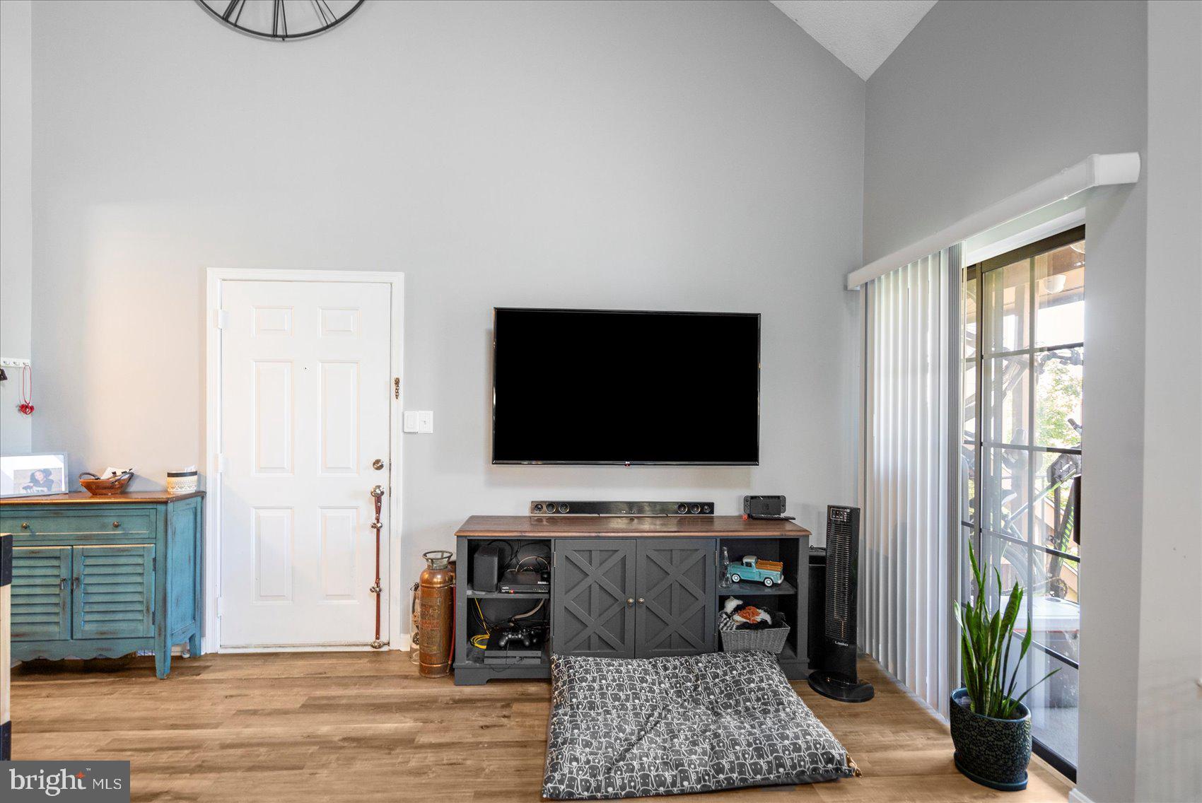 Real estate listing preview #14