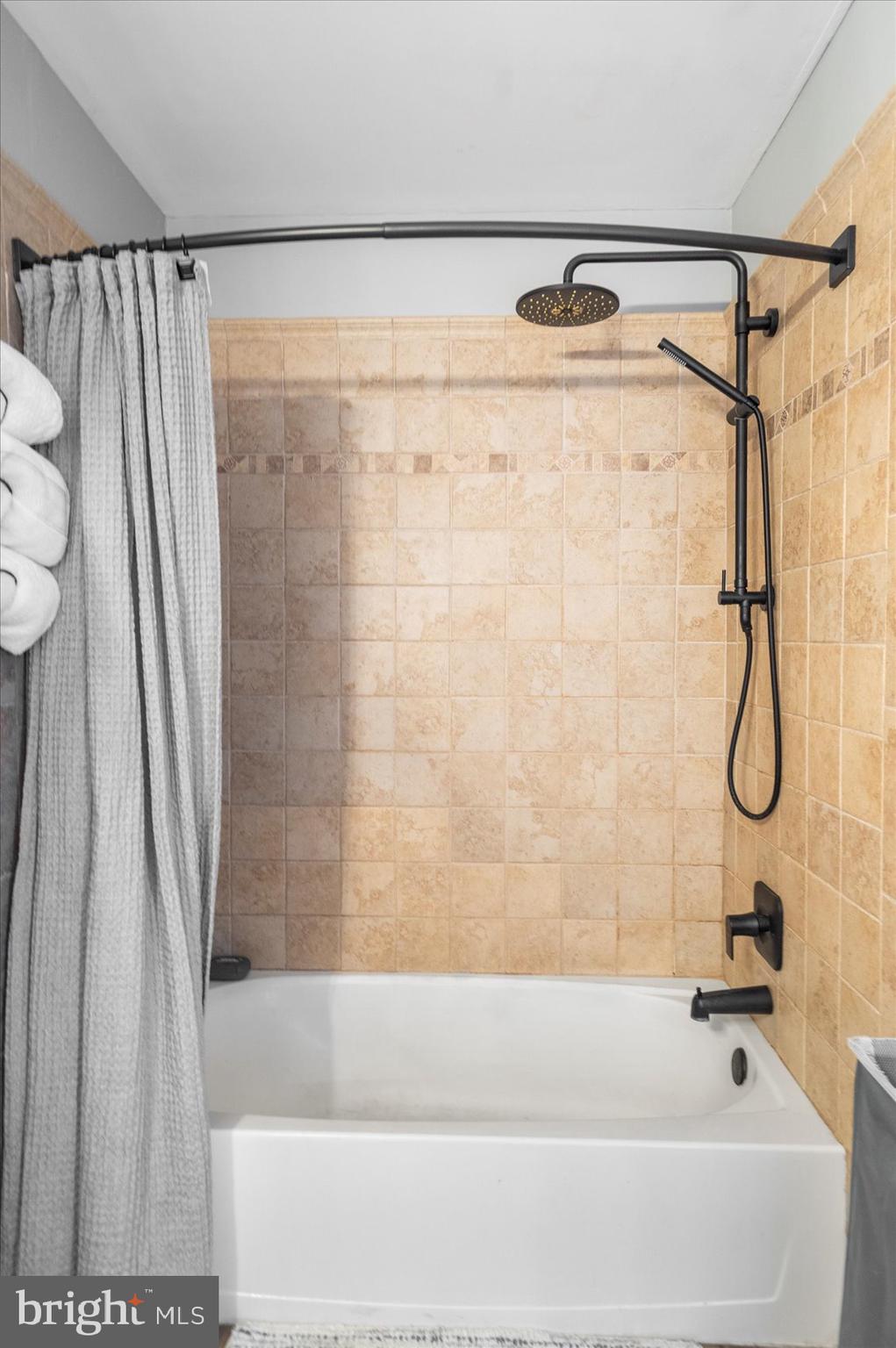 Real estate listing preview #24