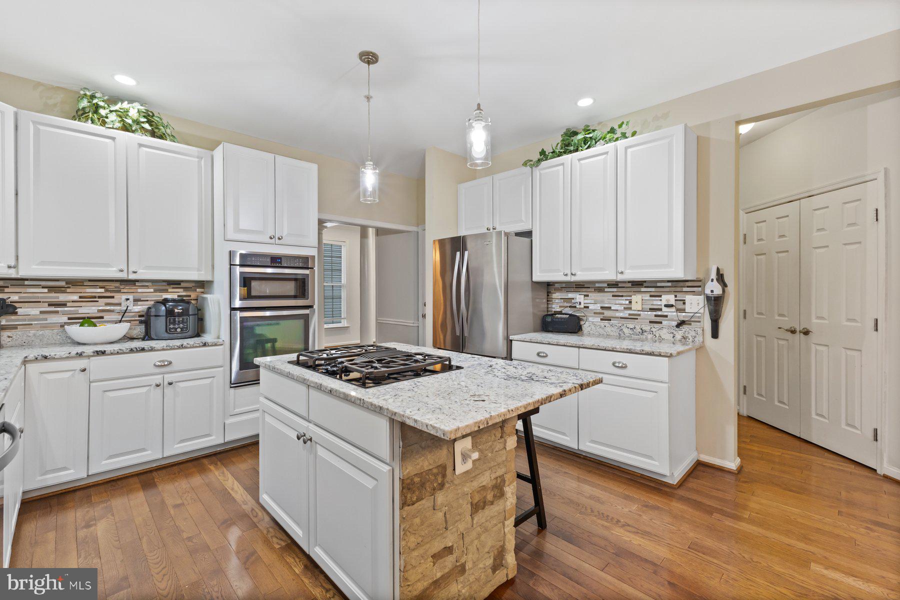 Real estate listing preview #16