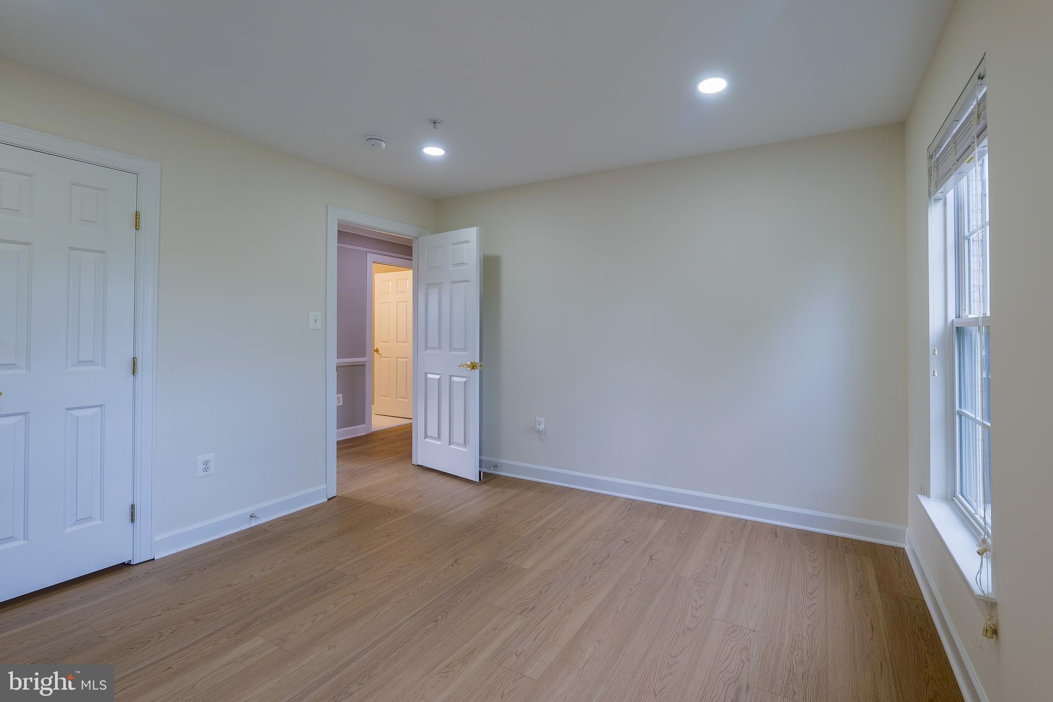 Real estate listing preview #14