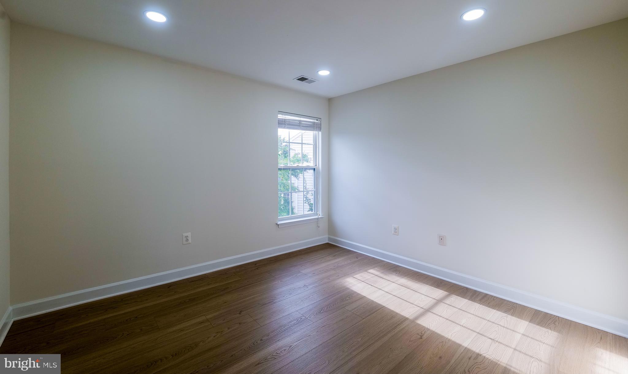 Real estate listing preview #18