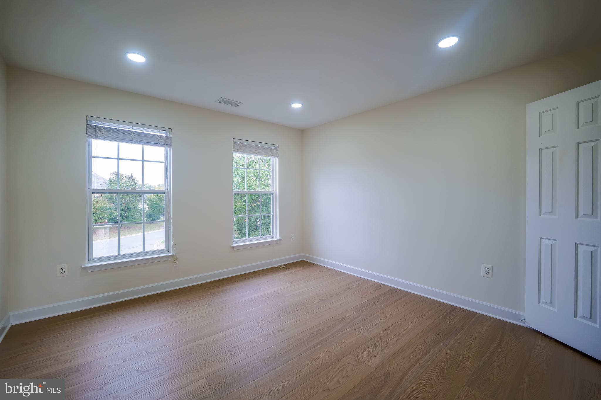 Real estate listing preview #13