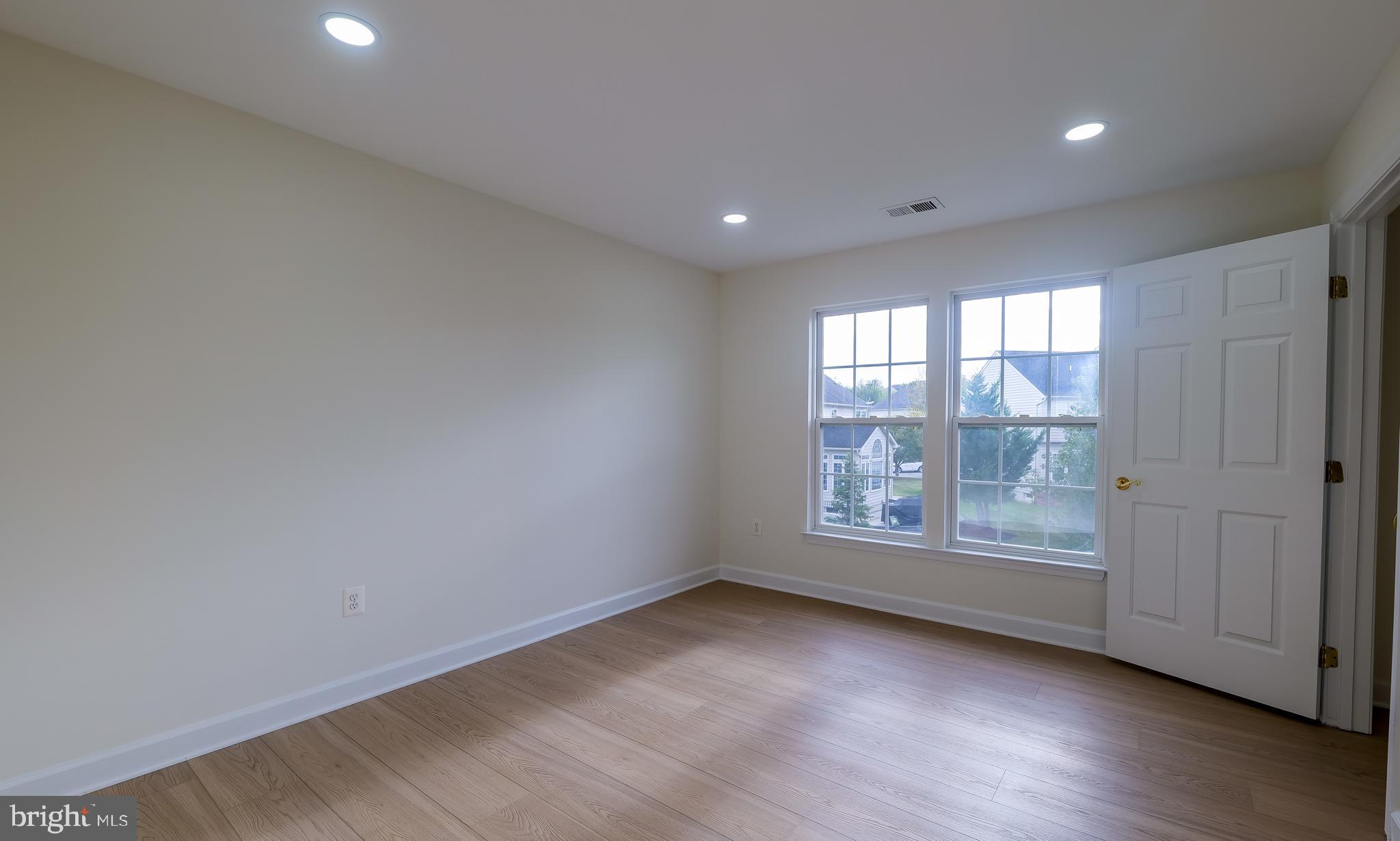 Real estate listing preview #15