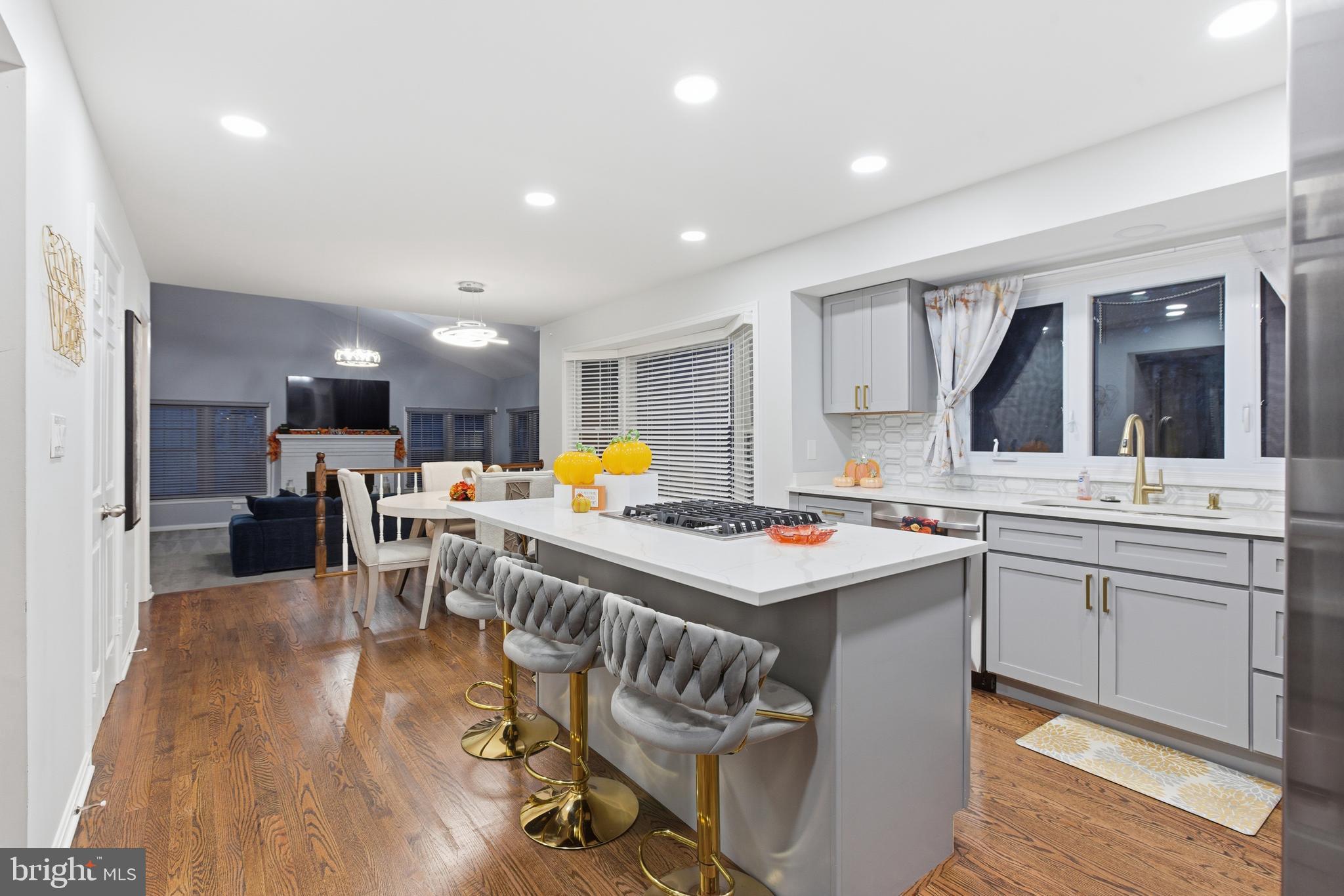 Real estate listing preview #14