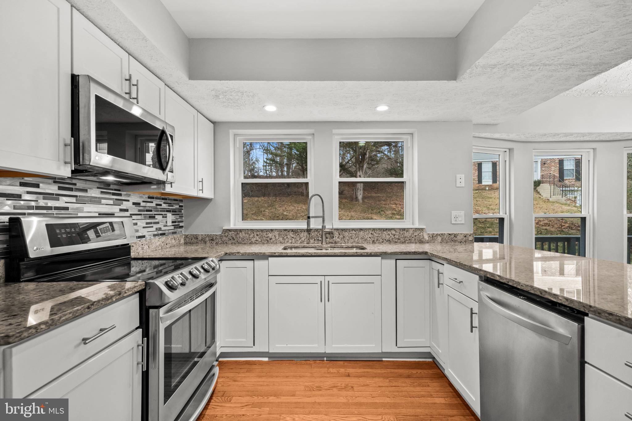 Real estate listing preview #8