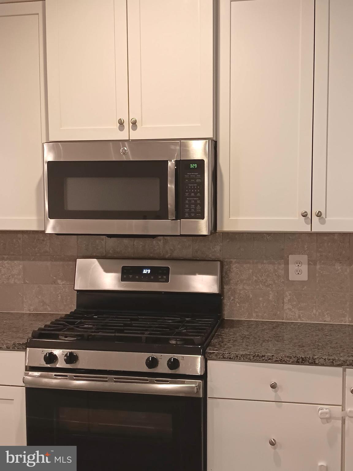 Real estate listing preview #8