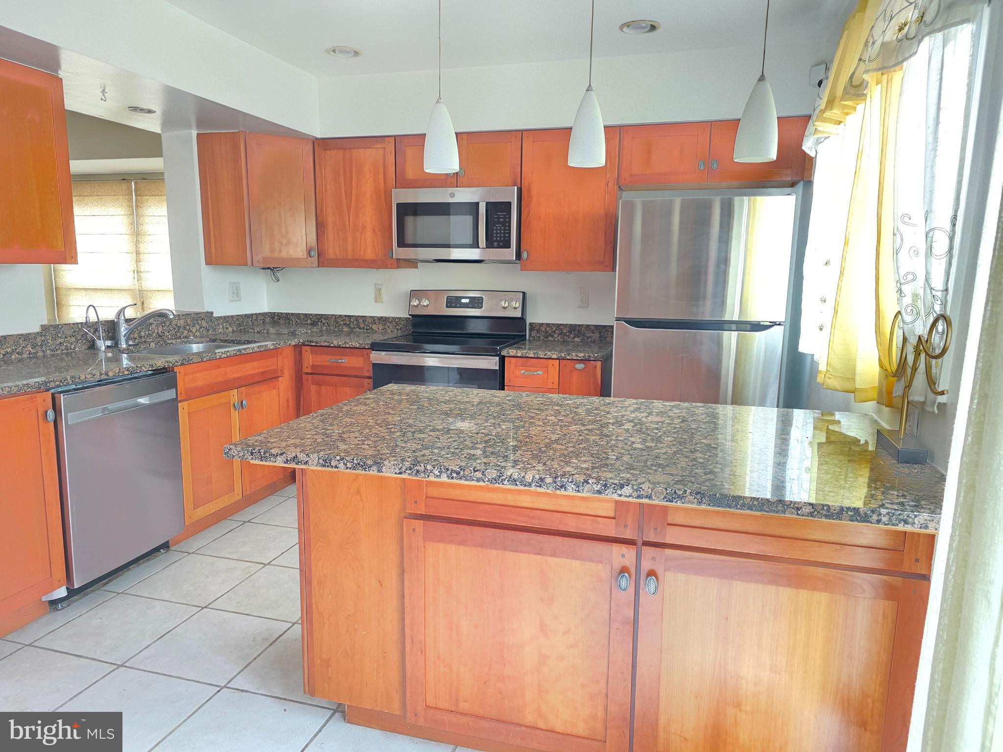 Real estate listing preview #8