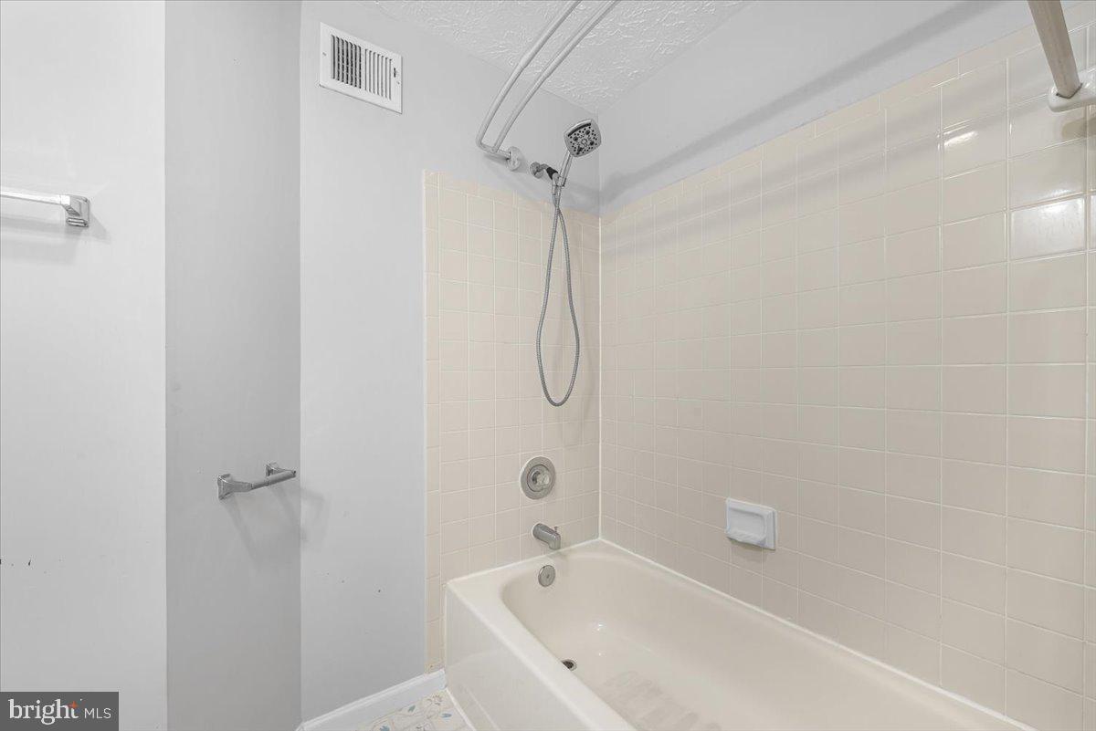 Real estate listing preview #16