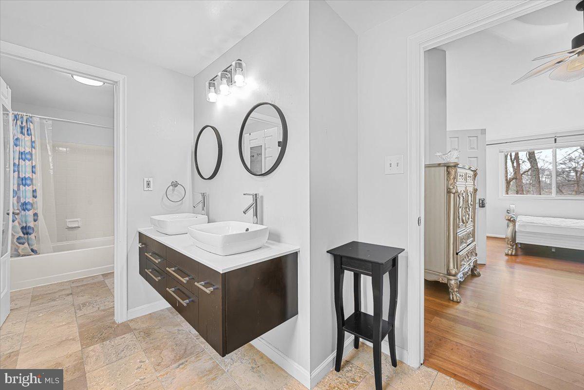 Real estate listing preview #24