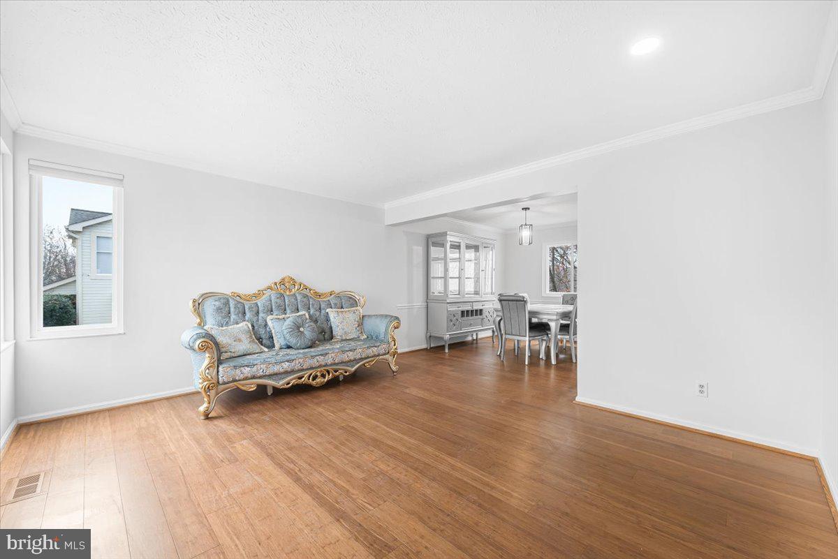 Real estate listing preview #4