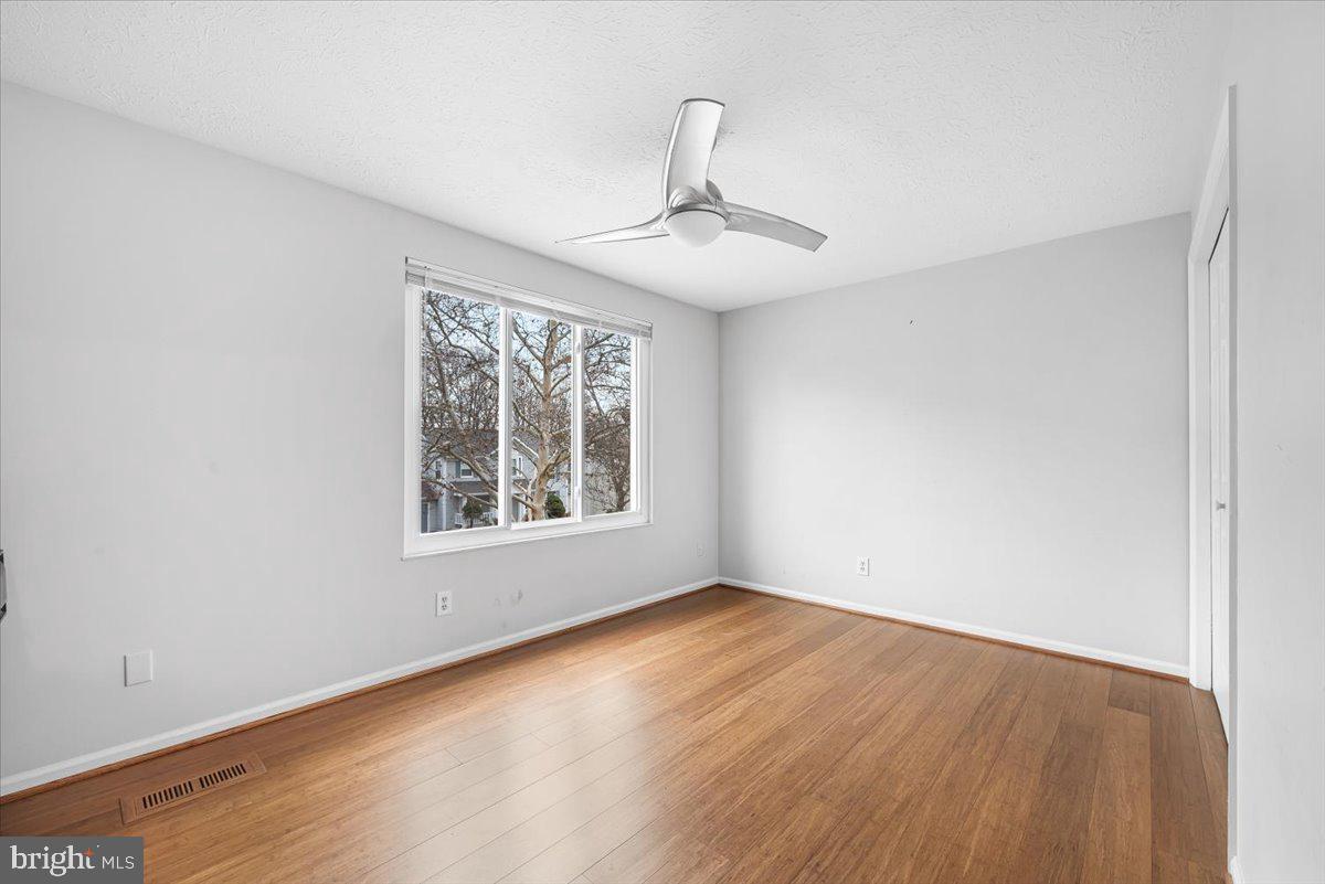 Real estate listing preview #14