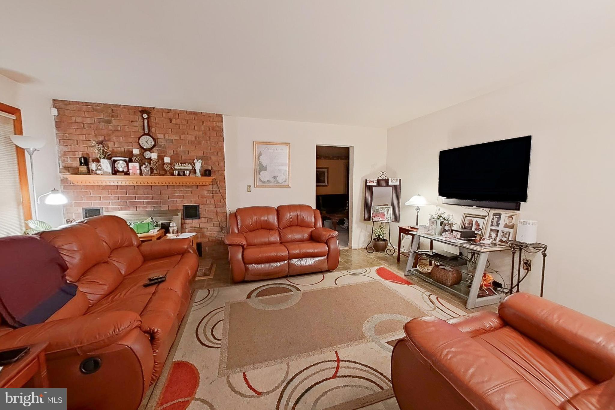 Real estate listing preview #6