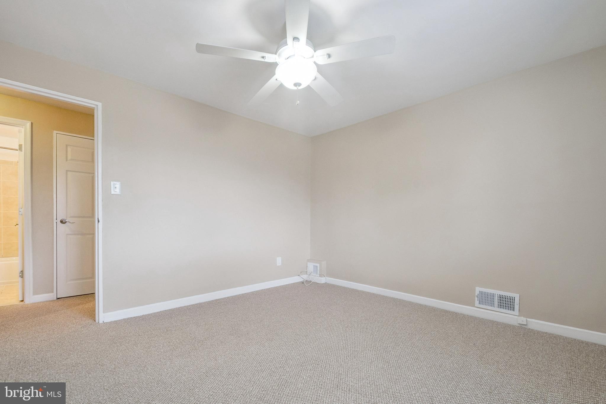 Real estate listing preview #11