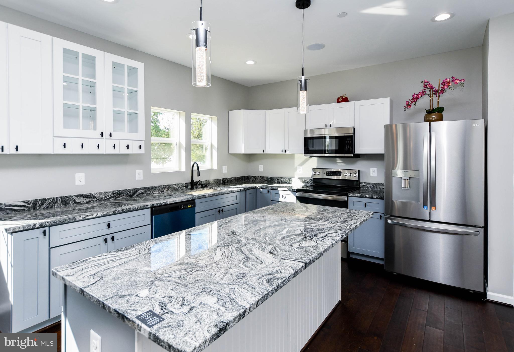 Real estate listing preview #8