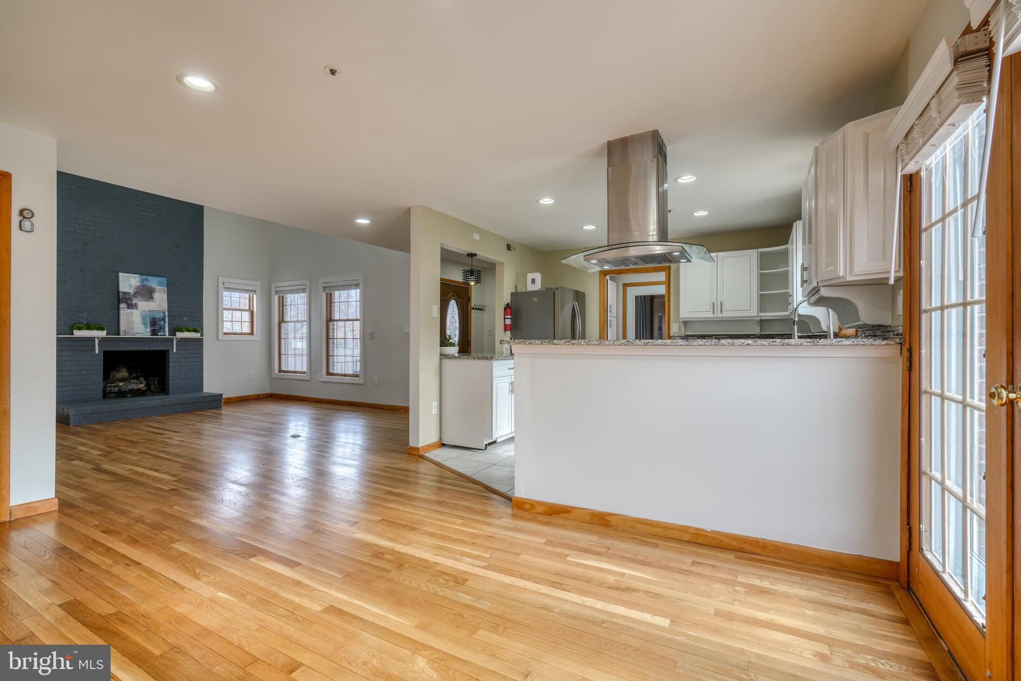 Real estate listing preview #14