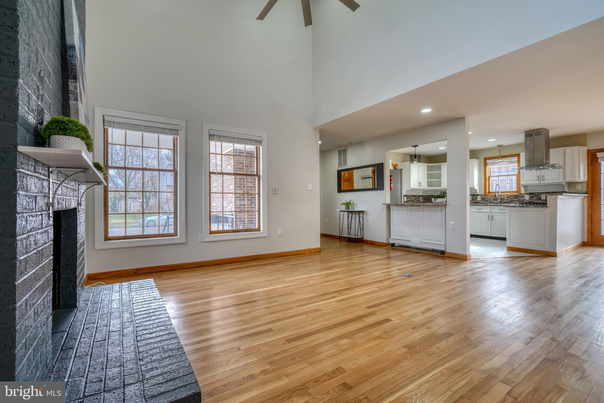 Real estate listing preview #9