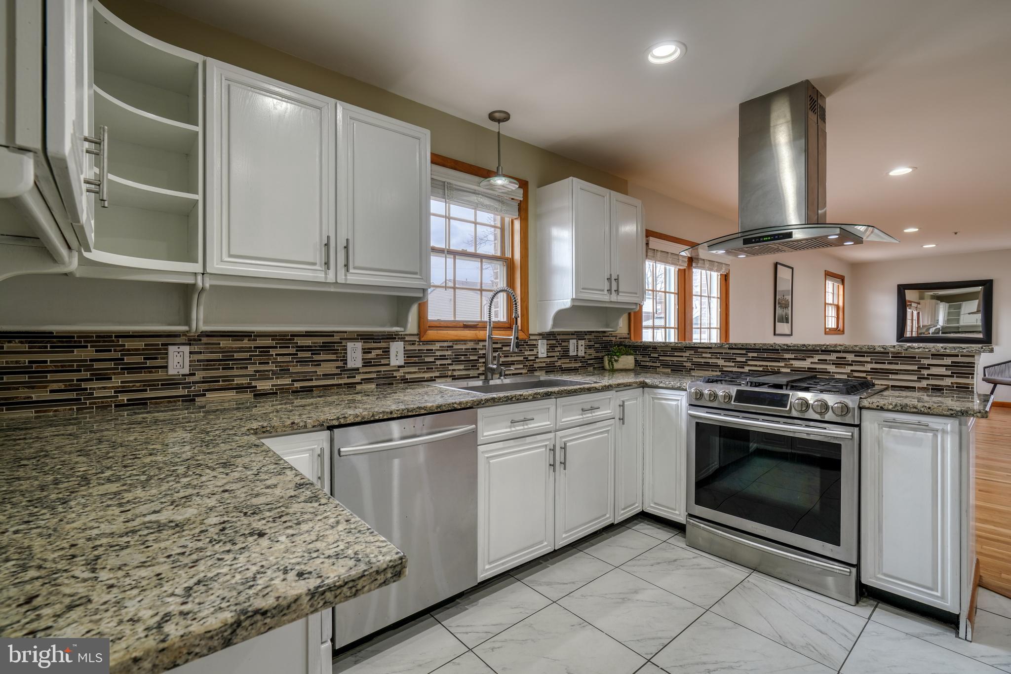 Real estate listing preview #24