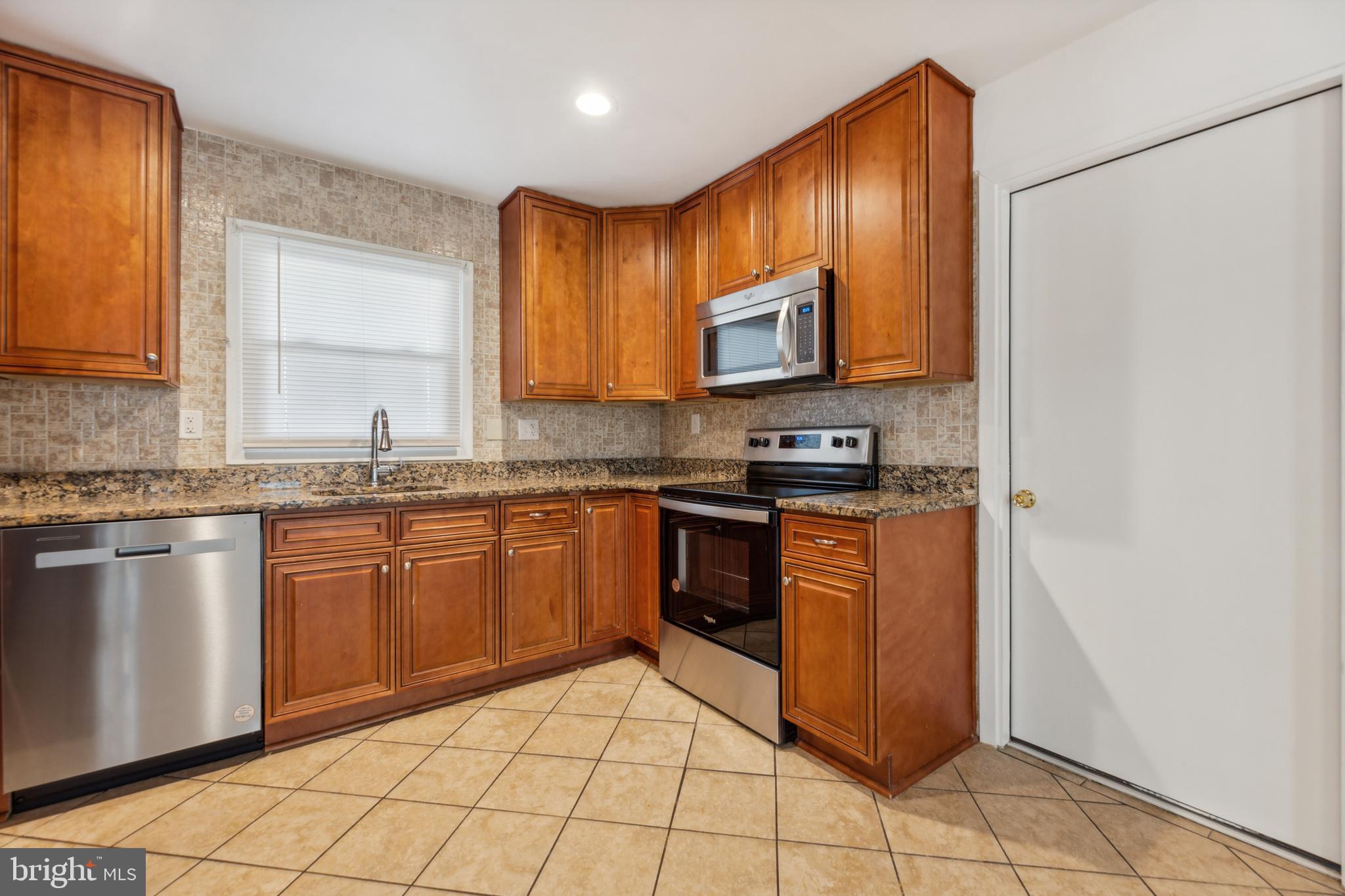 Real estate listing preview #8