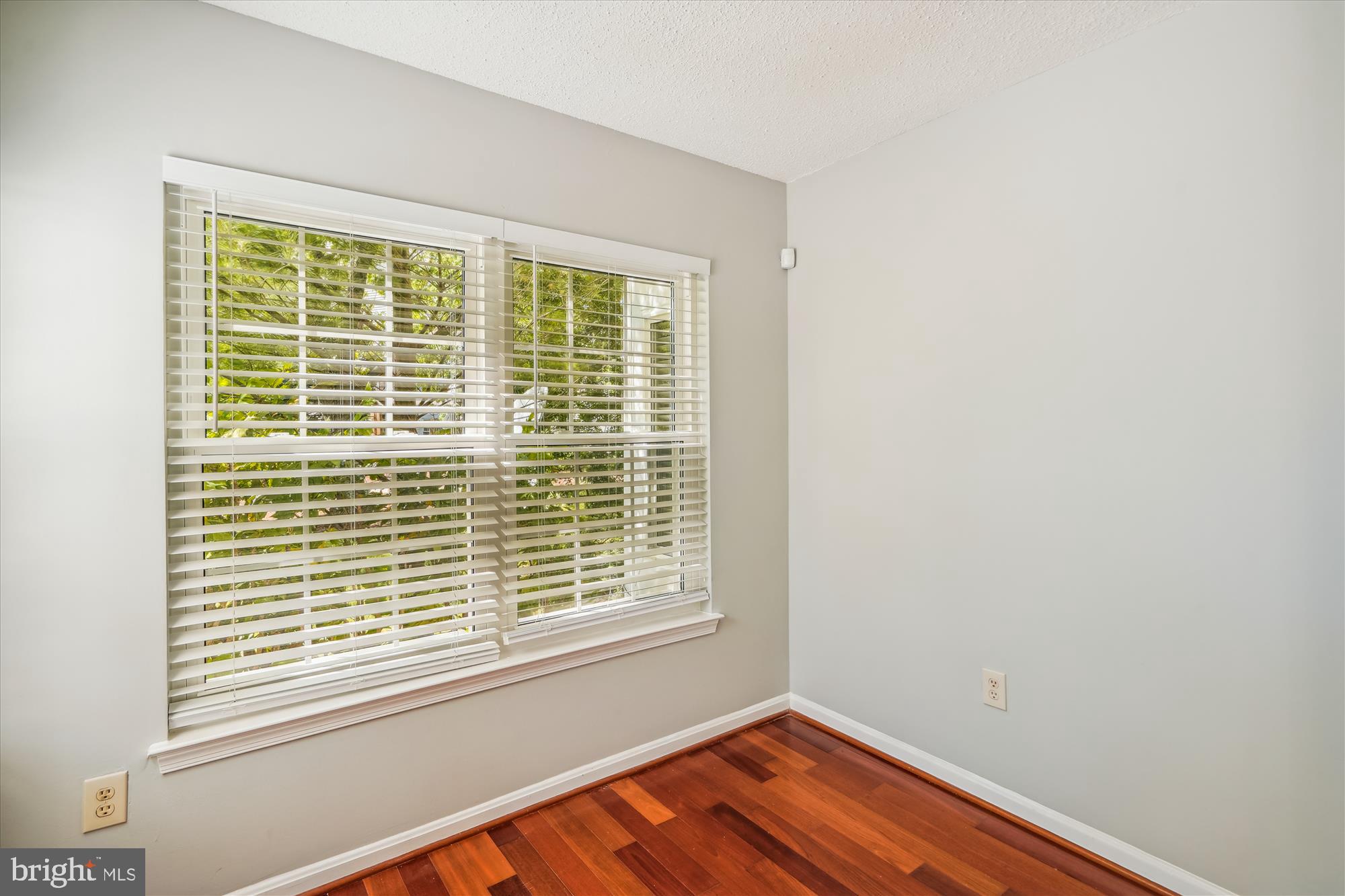 Real estate listing preview #13