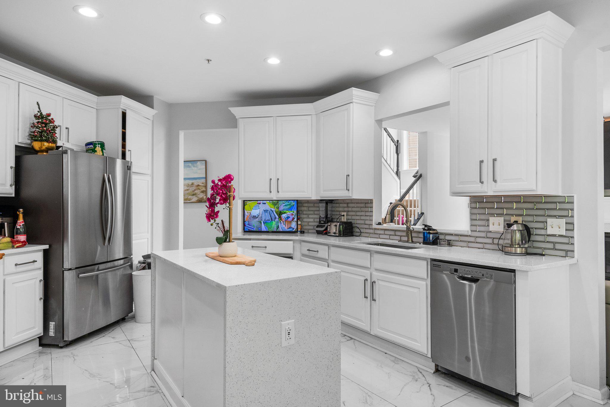 Real estate listing preview #16