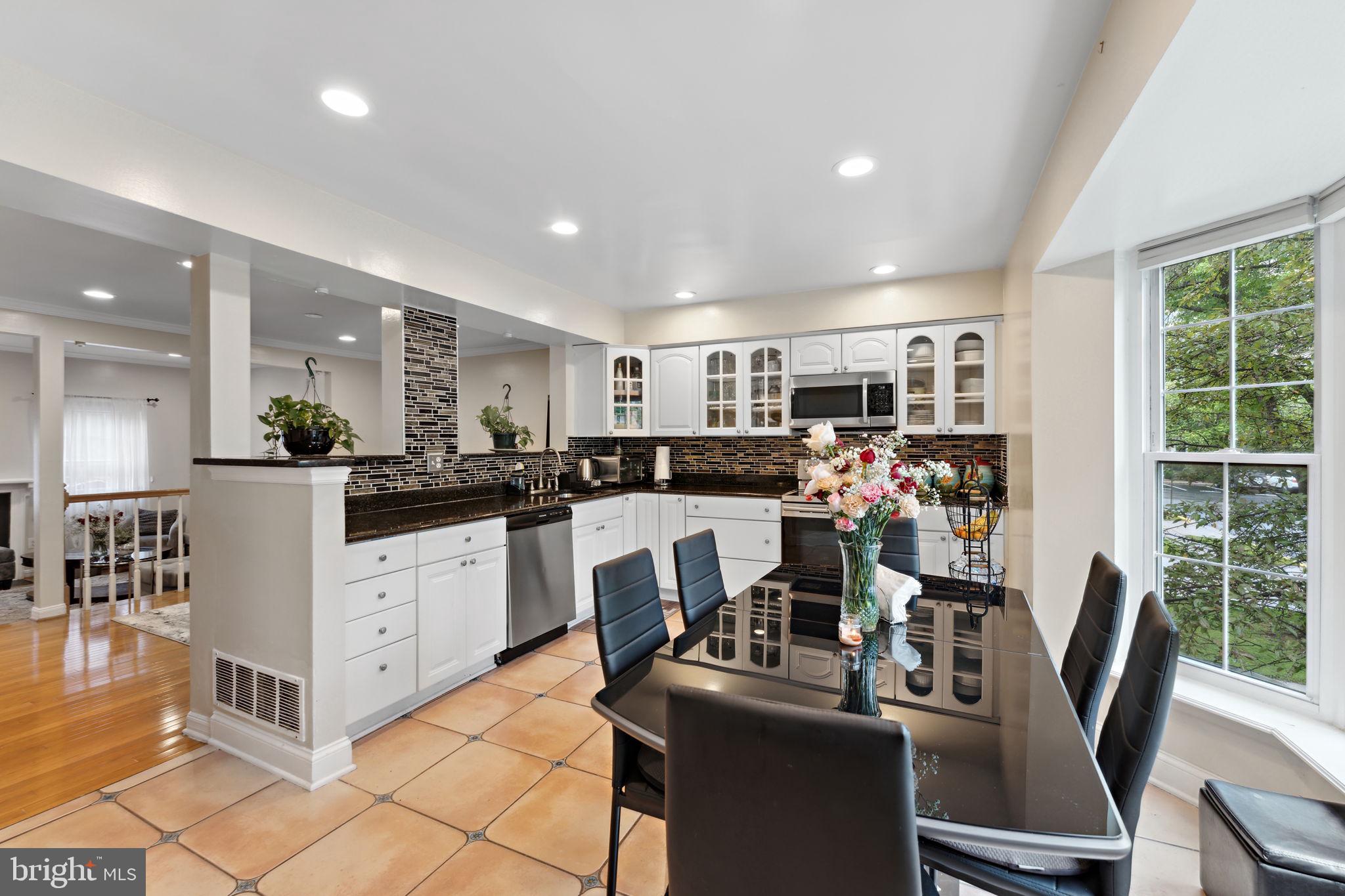 Real estate listing preview #2