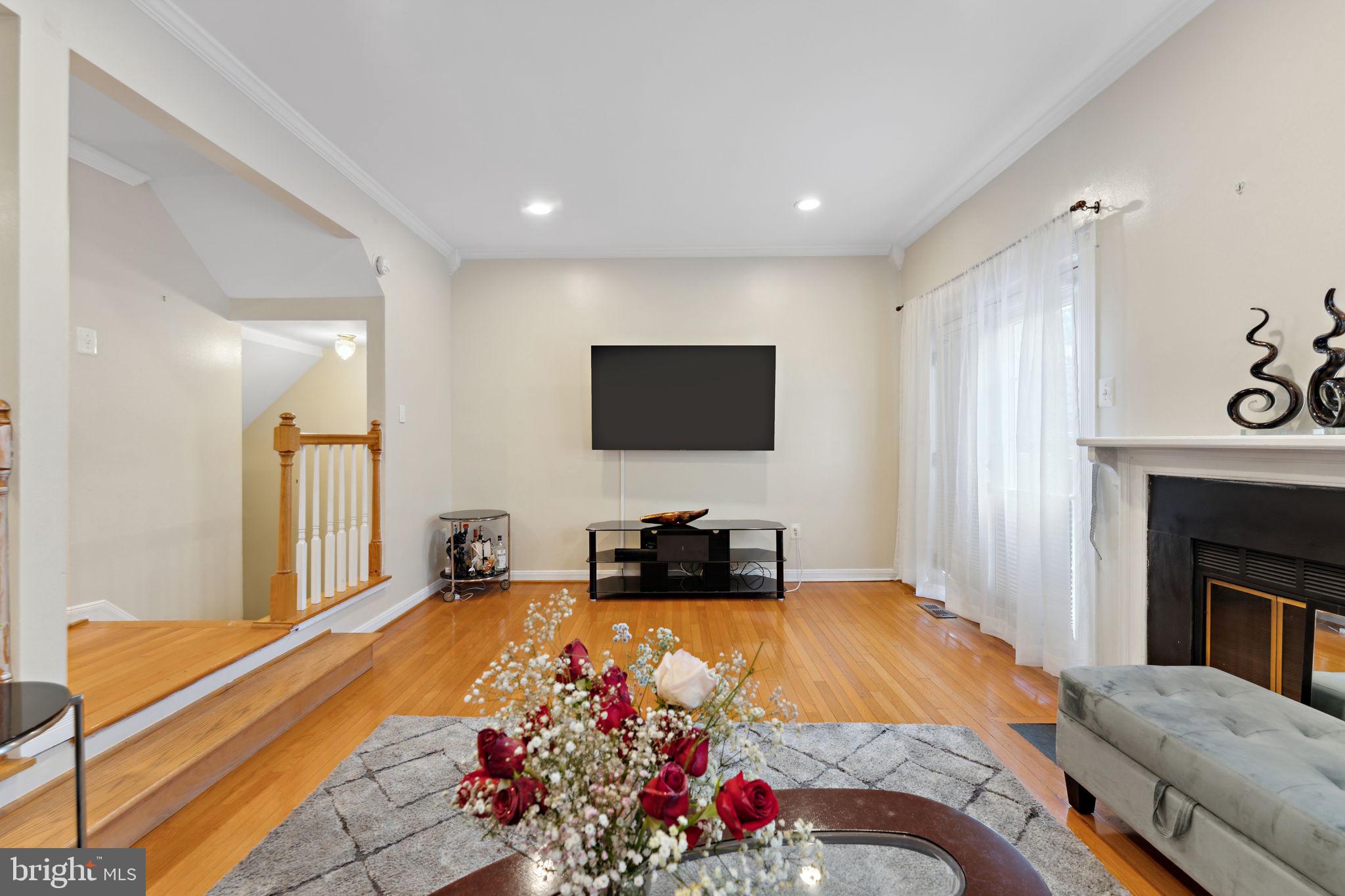 Real estate listing preview #14