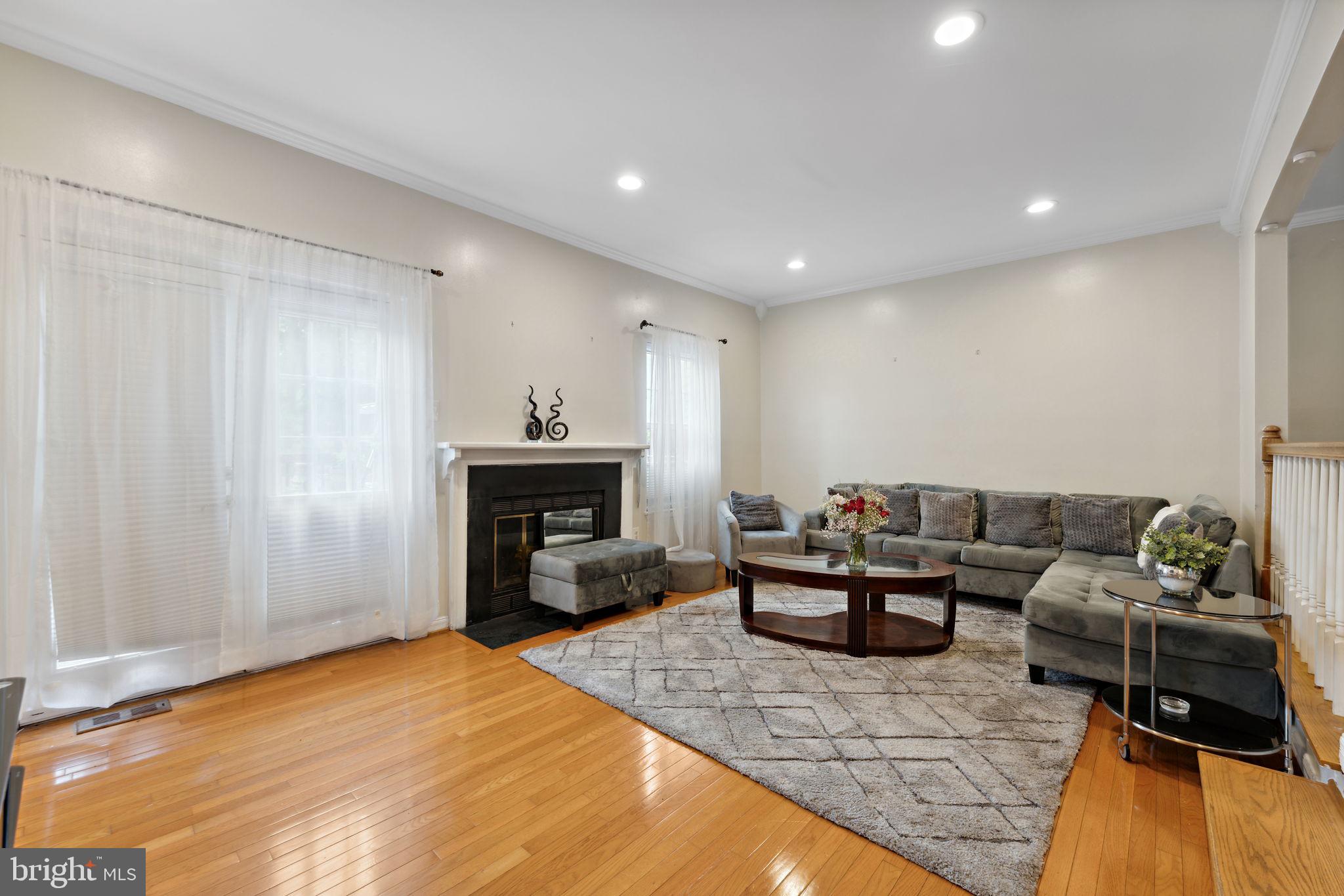 Real estate listing preview #12