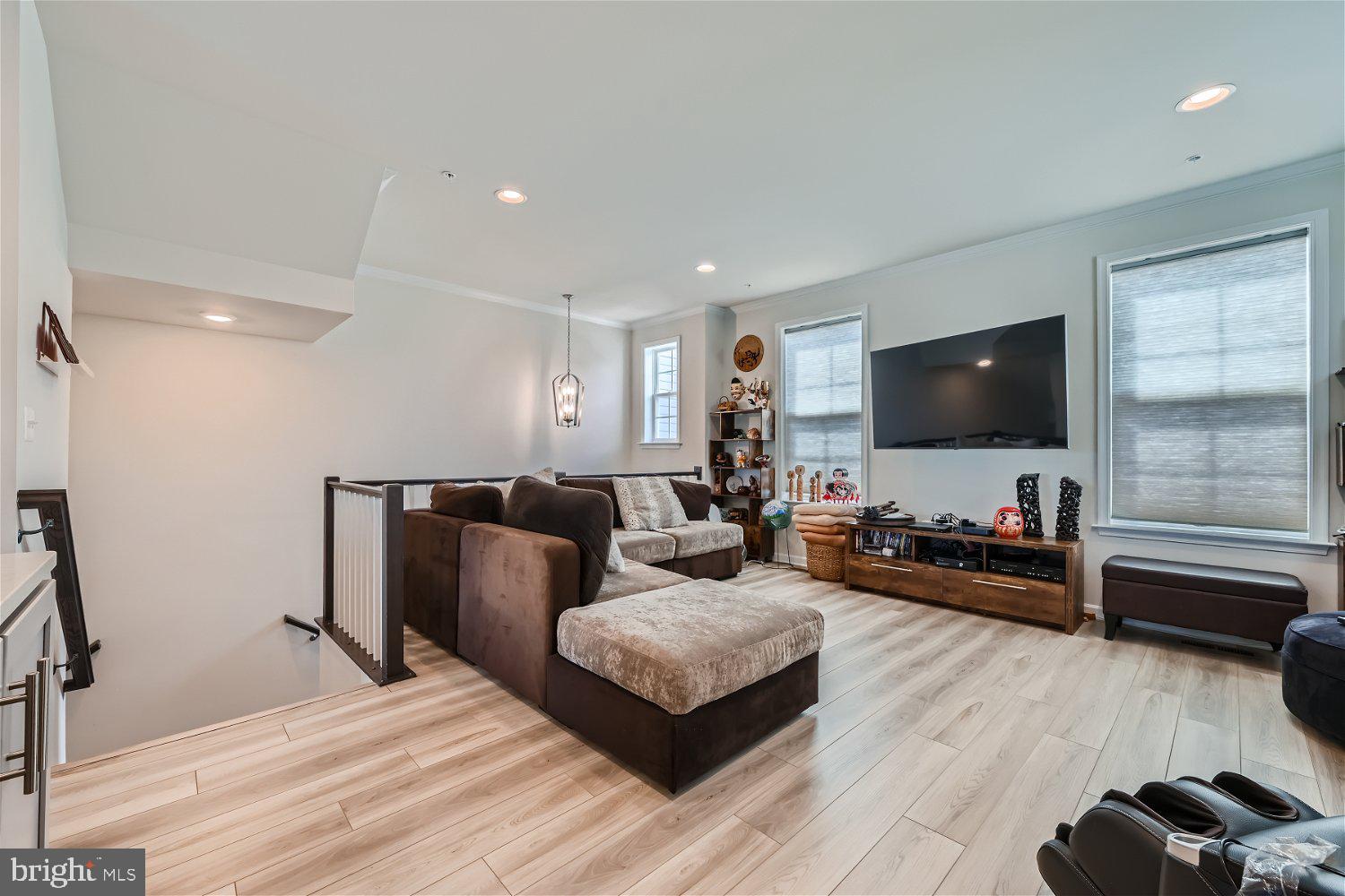 Real estate listing preview #9