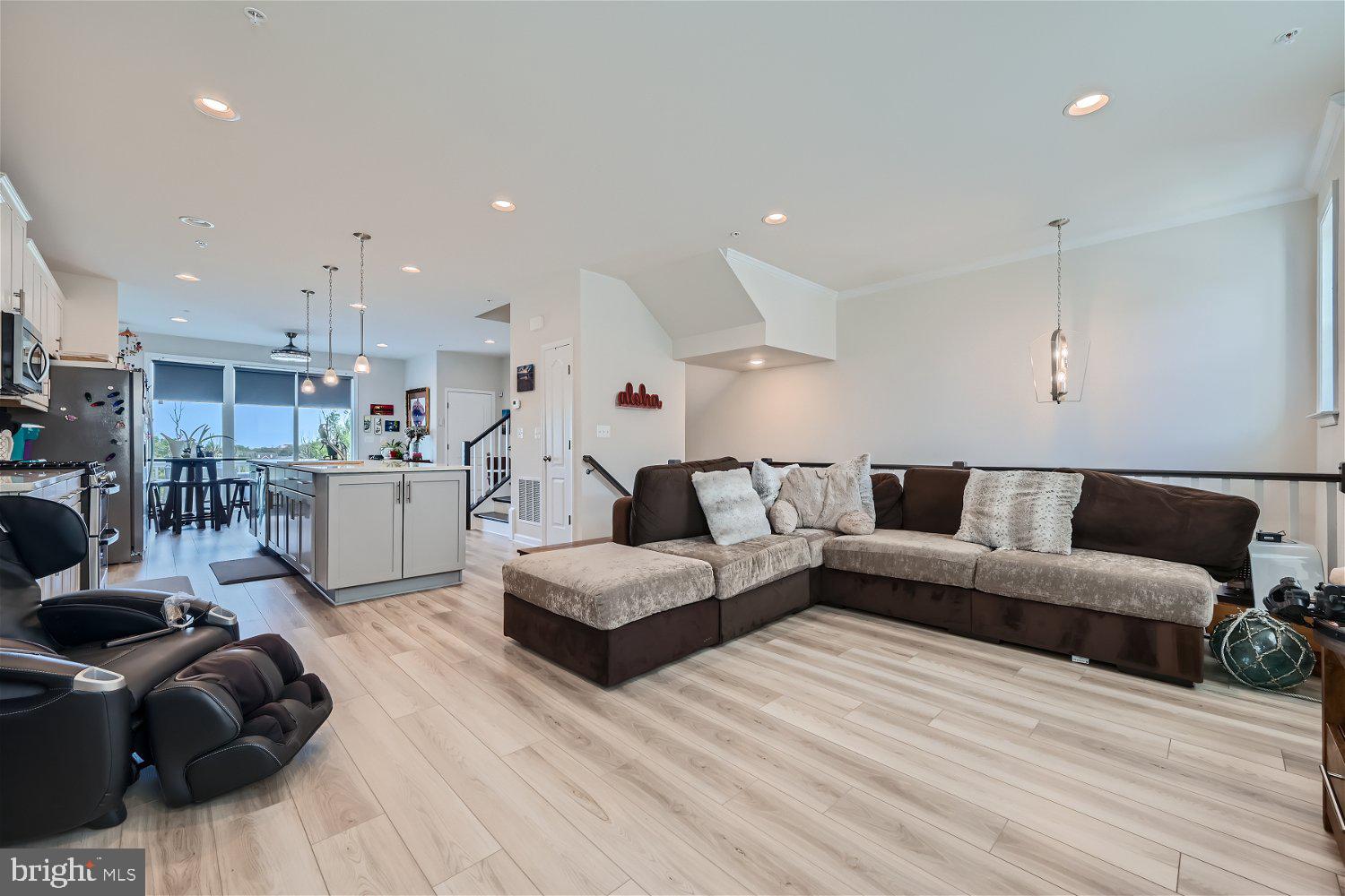 Real estate listing preview #8