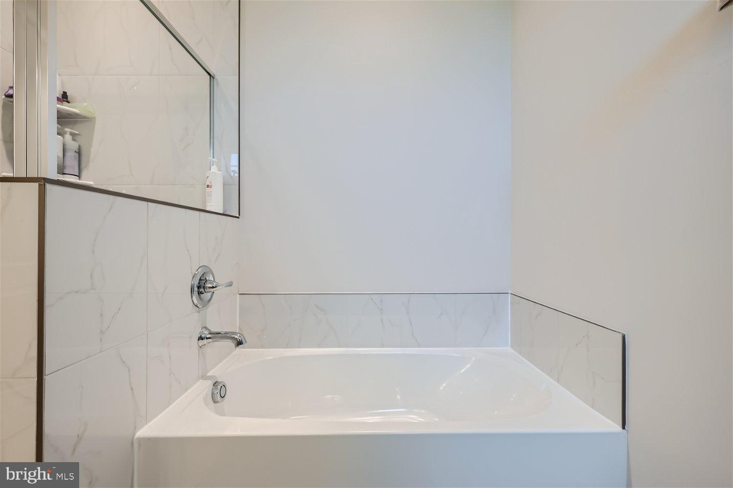 Real estate listing preview #14