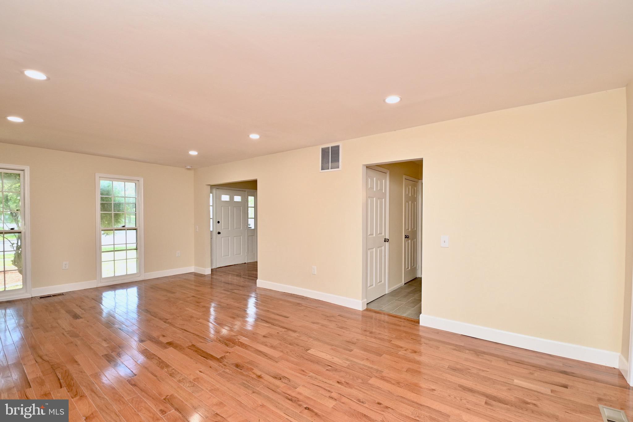 Real estate listing preview #8