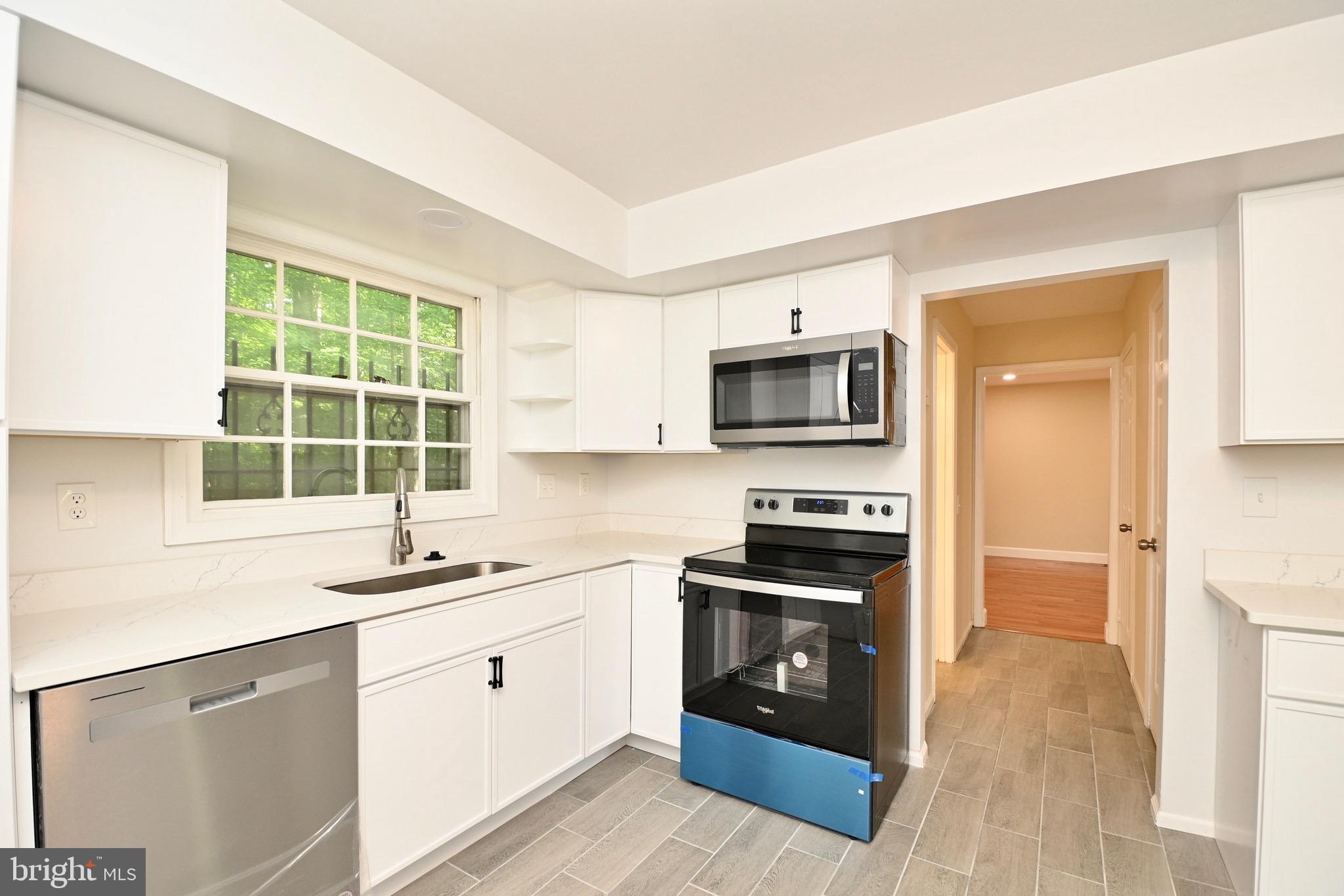 Real estate listing preview #14