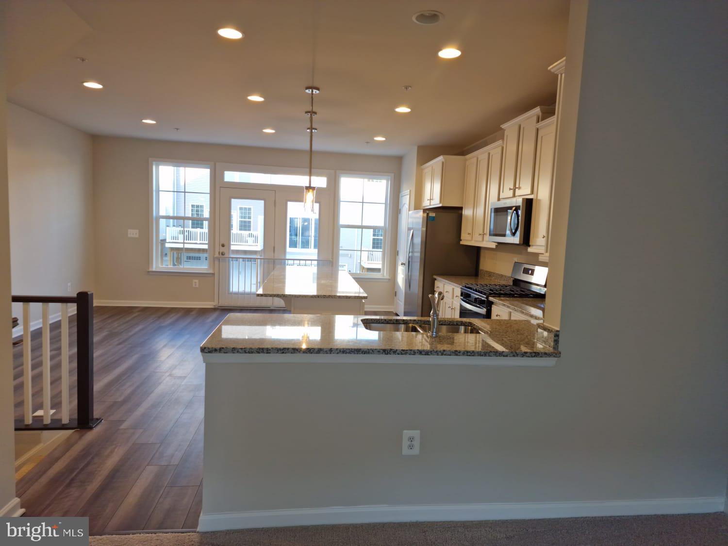 Real estate listing preview #3